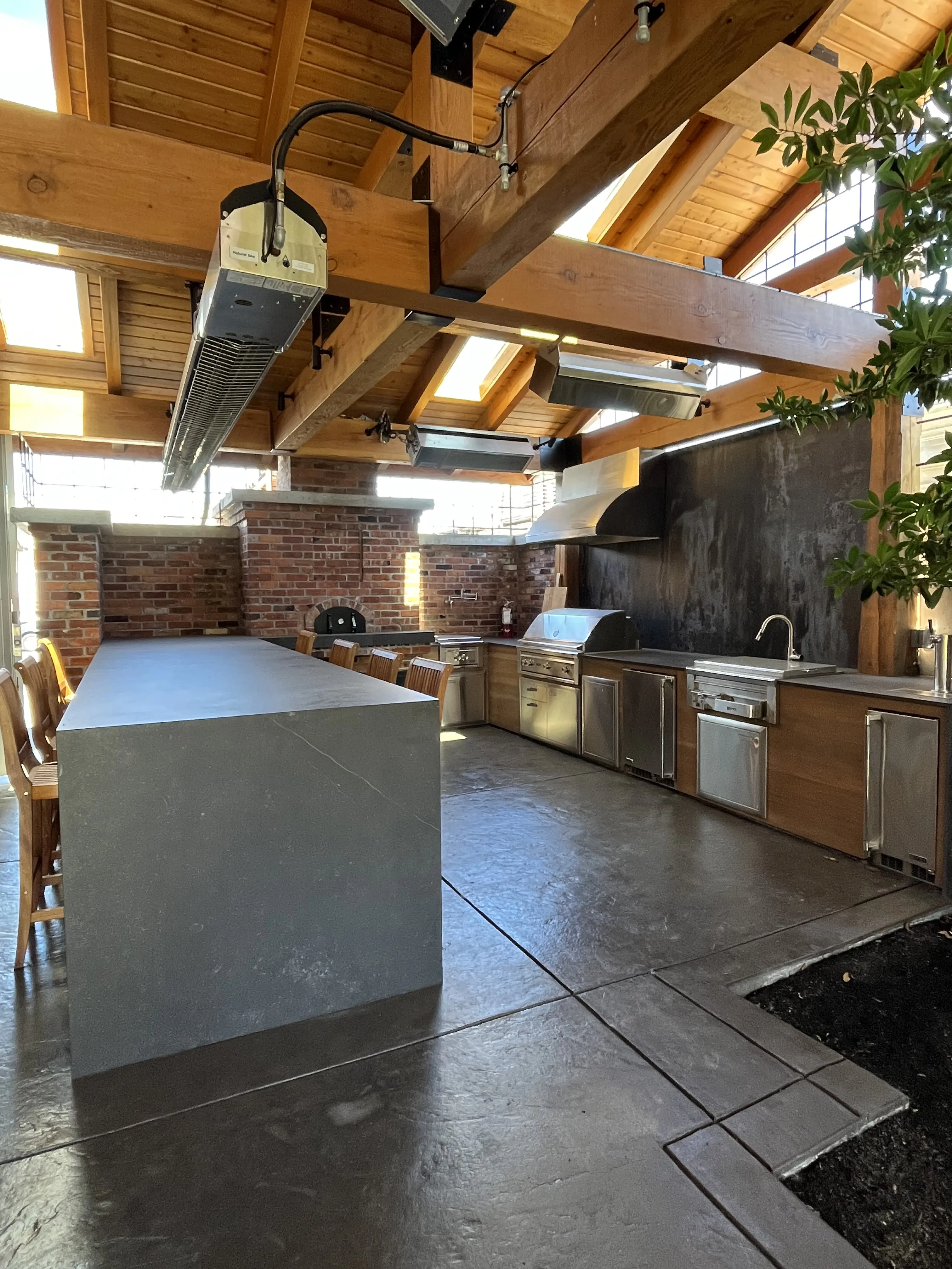 Outdoor kitchen at the Flintstones showroom