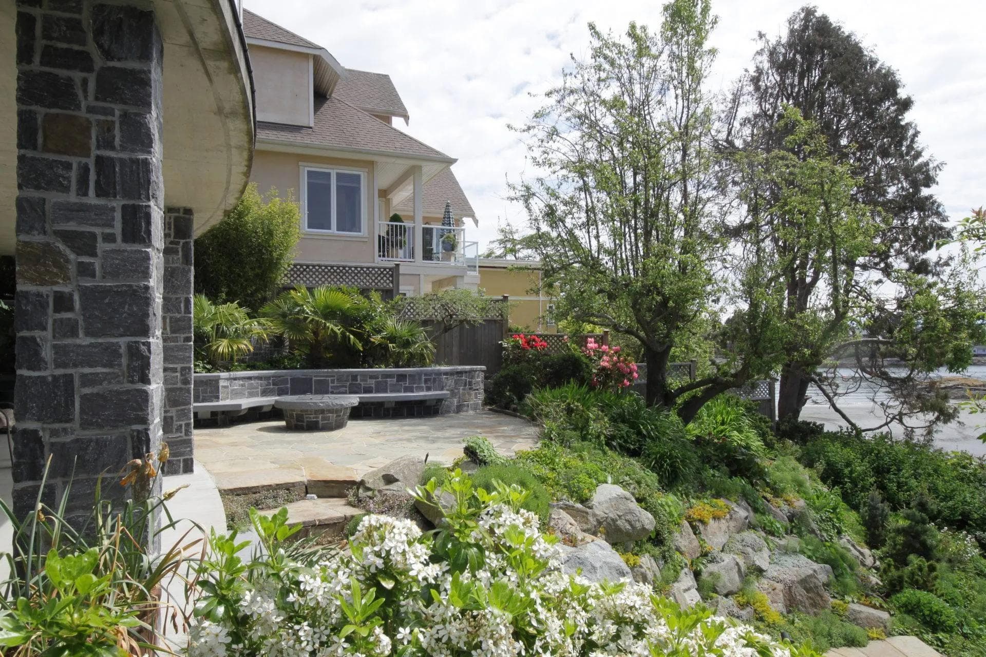 Gonzales Bay Crescent Rd