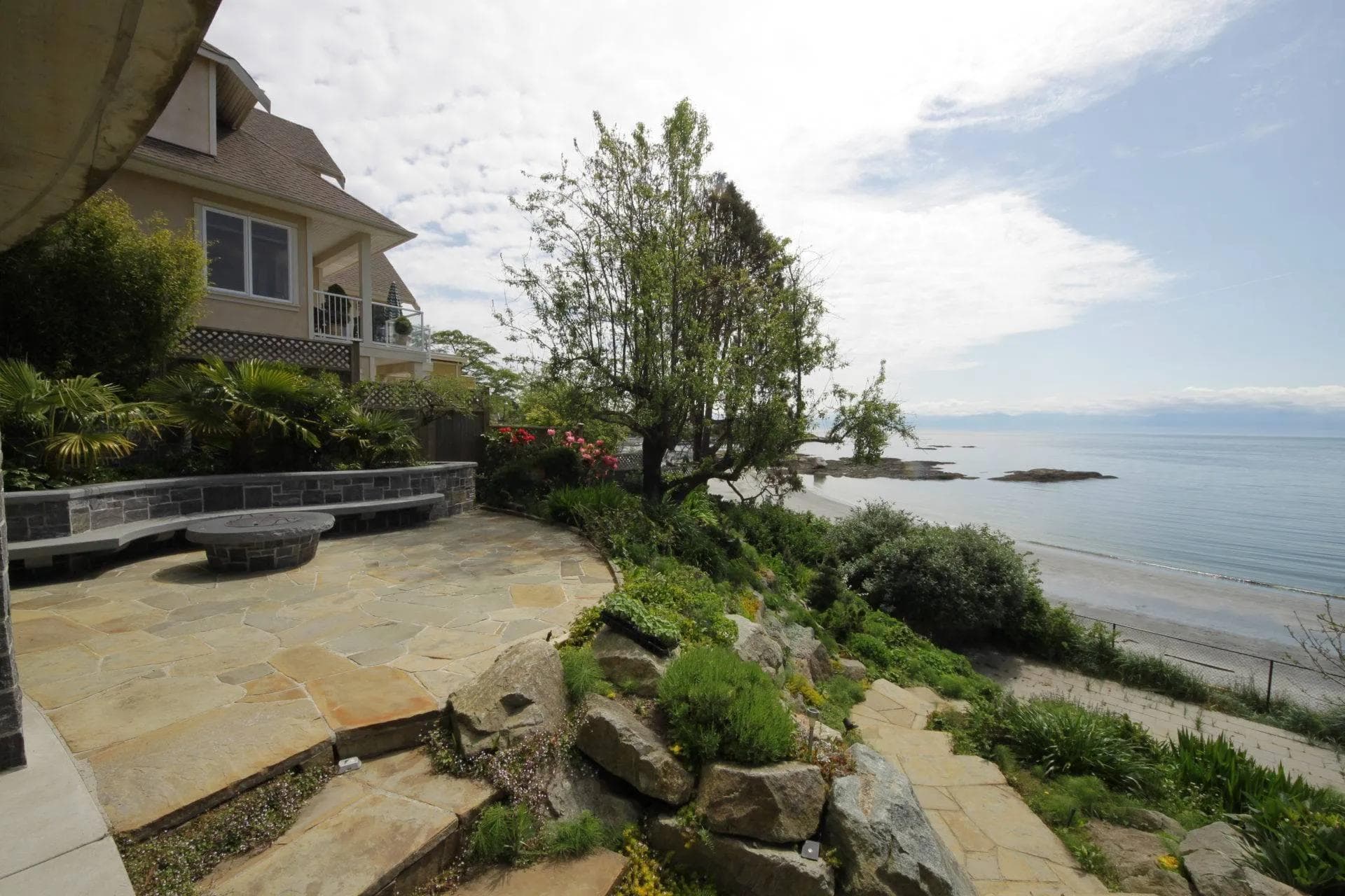 Gonzales Bay Crescent Rd